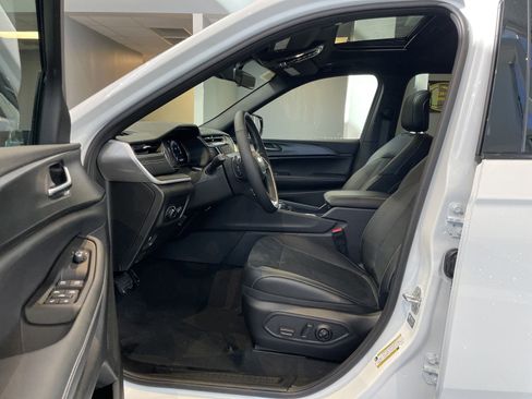 Certified 2025 Jeep Grand Cherokee L Altitude image 16