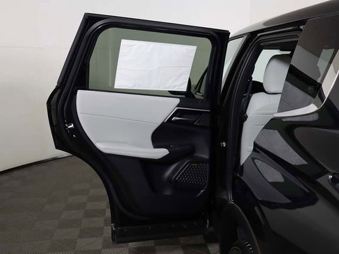 New 2025 Mitsubishi Outlander SE image 25