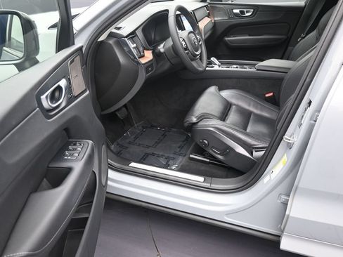 Used 2024 Volvo XC60 B5 Ultimate AWD/4WD image 11