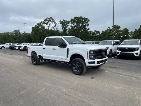 Used 2024 Ford F250 XL w/ STX Appearance Package AWD/4WD image 4