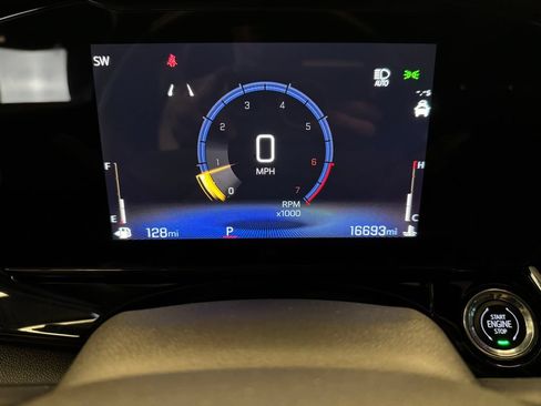Used 2025 Chevrolet Trax RS FWD image 10