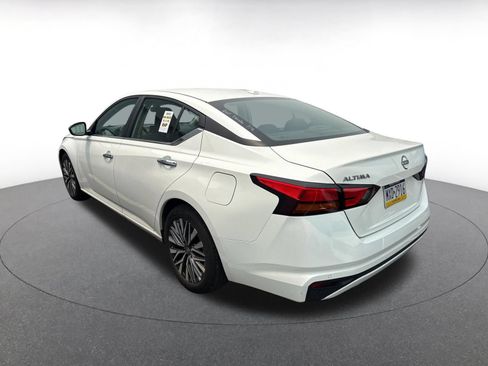 Used 2025 Nissan Altima 2.5 SV FWD image 6