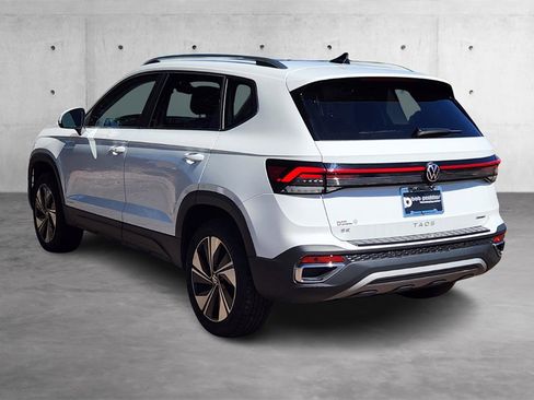 Used 2025 Volkswagen Taos SE image 29