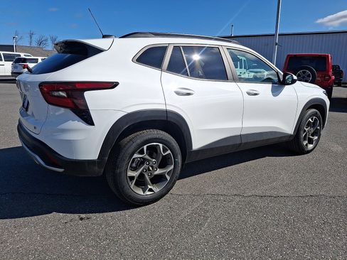 Certified 2024 Chevrolet Trax LT w/ Sunroof Package image 6
