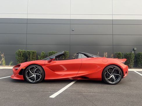 Used 2026 McLaren 750S Spider RWD image 1