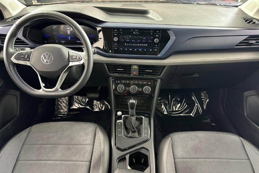 Used 2024 Volkswagen Taos SE w/ Panoramic Sunroof Package FWD image 16
