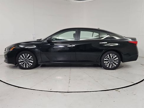 Used 2023 Nissan Altima 2.5 SV image 3