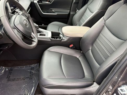 Used 2023 Toyota RAV4 XLE Premium FWD image 5
