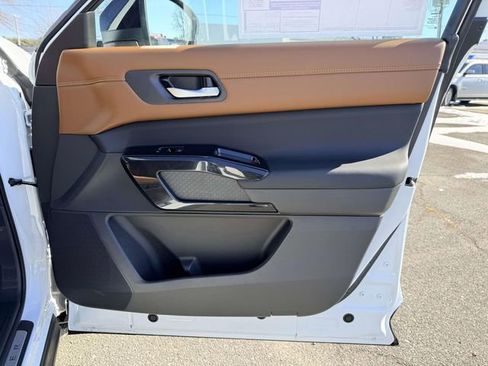 New 2026 Nissan Pathfinder Platinum image 8