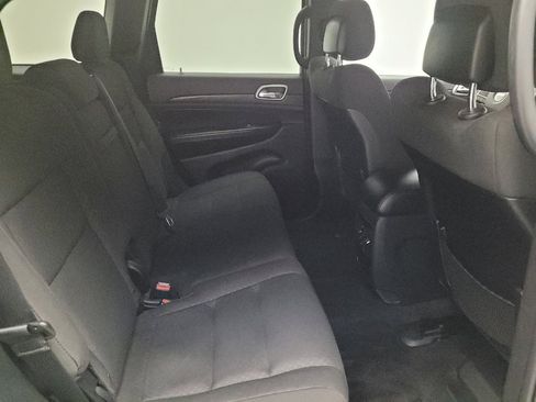 Used 2018 Jeep Grand Cherokee Laredo RWD image 19