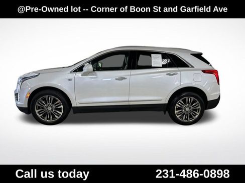 Used 2017 Cadillac XT5 Premium Luxury AWD/4WD image 2