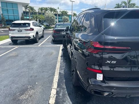 Used 2024 BMW X5 xDrive40i w/ M Sport Package AWD/4WD image 10
