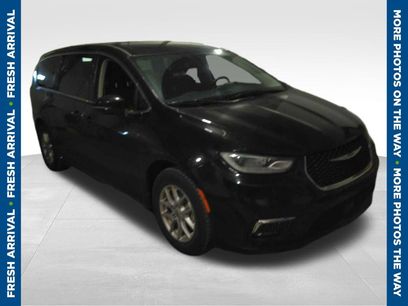 Used 2024 Chrysler Pacifica Touring-L