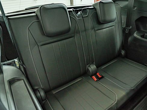 Used 2023 Volkswagen Tiguan SE R-Line FWD image 36