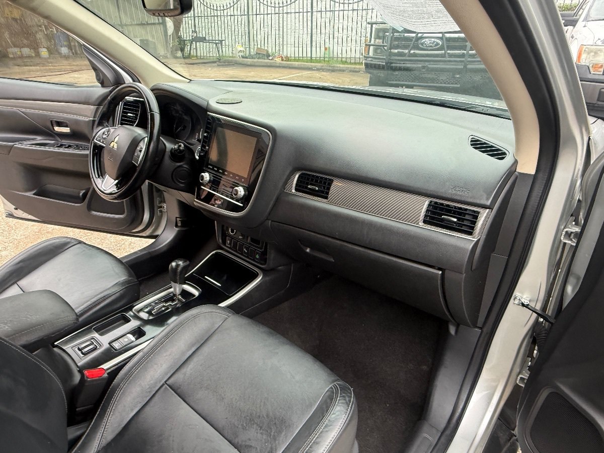 Used 2020 Mitsubishi Outlander SE FWD image 14