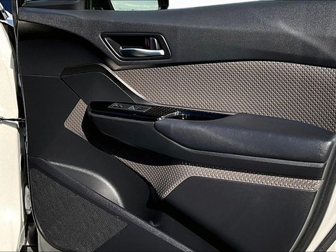 Used 2020 Toyota C-HR Limited FWD image 17