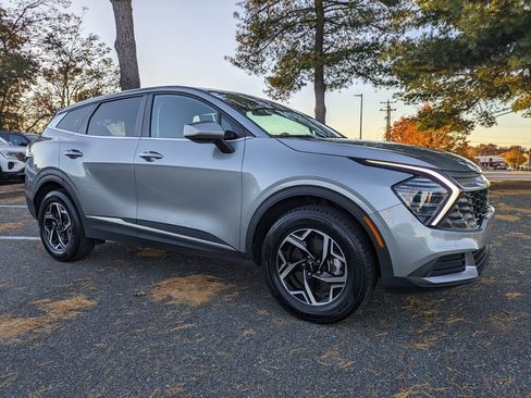 Used 2024 Kia Sportage LX image 2