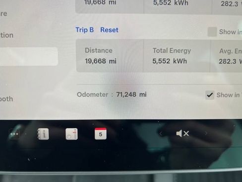 Used 2022 Tesla Model Y Long Range image 23