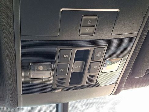 Used 2022 Volkswagen Atlas Cross Sport SE w/ Panoramic Sunroof Package image 26