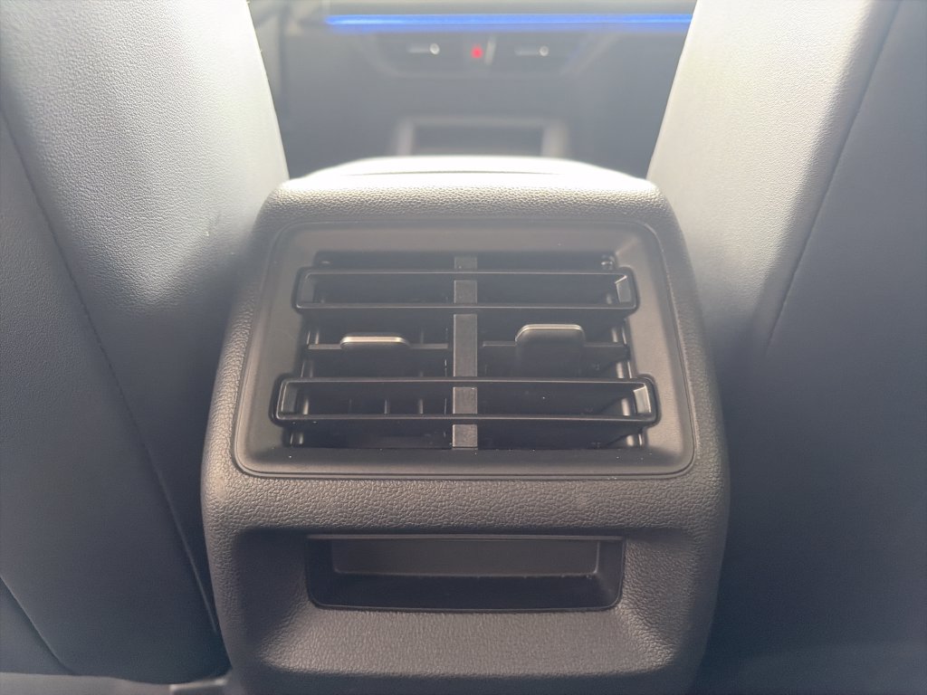 Certified 2025 Volkswagen Tiguan SE R-Line FWD image 35