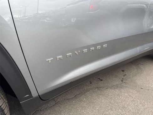 Used 2025 Chevrolet Traverse LT FWD image 24