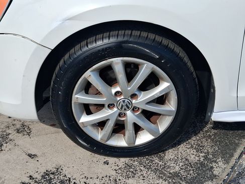 Used 2011 Volkswagen Jetta SE FWD image 8