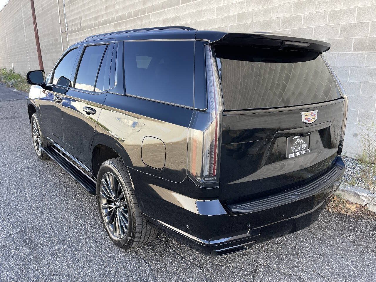 Used 2025 Cadillac Escalade Sport Platinum w/ LPO, Floor Liner Package AWD/4WD image 4