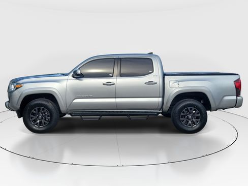 Used 2023 Toyota Tacoma SR5 w/ Technology Package RWD image 4