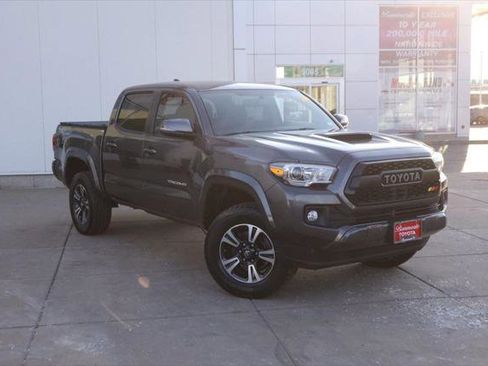 Certified 2017 Toyota Tacoma TRD Sport w/ Tow Package image 2