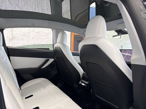 Used 2021 Tesla Model Y Long Range image 37