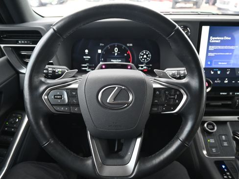 Used 2024 Lexus GX 550 w/ Cold Area Package image 19