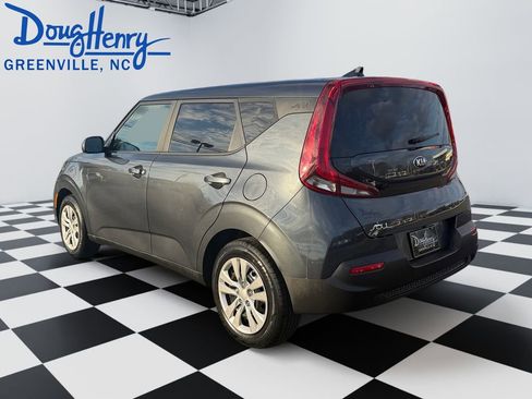 Used 2021 Kia Soul LX image 3