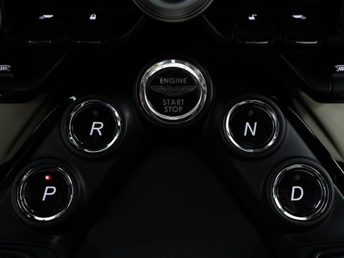 Used 2023 Aston Martin V8 Vantage Coupe image 27