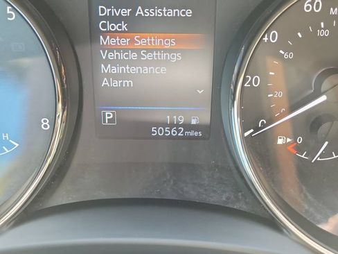 Used 2018 Nissan Rogue SV w/ Premium Package FWD image 24