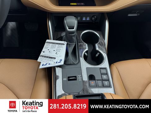 New 2026 Toyota Highlander Platinum image 9