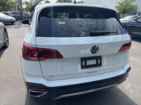 Used 2023 Volkswagen Taos SE w/ Panoramic Sunroof Package FWD image 12