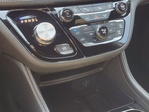 New 2027 Chrysler Pacifica Limited AWD/4WD image 13