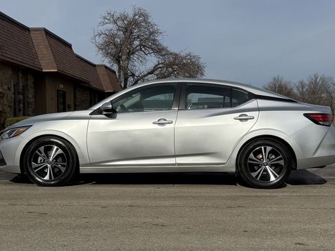 Used 2021 Nissan Sentra SV image 2
