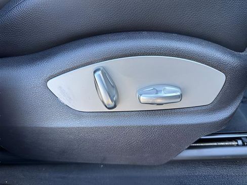 Used 2021 Porsche Macan image 25