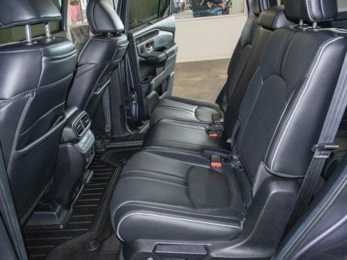 Used 2025 Honda Pilot Elite image 15