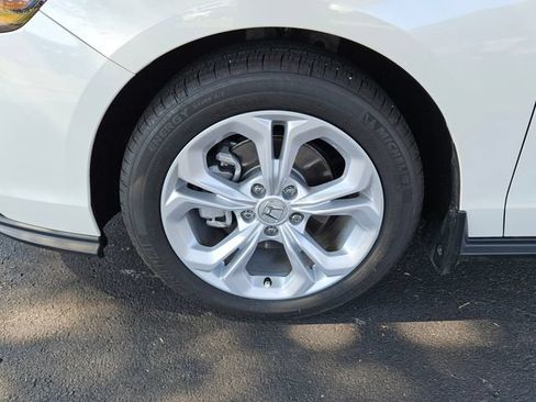 Certified 2025 Honda Accord LX image 9