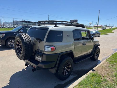Used 2012 Toyota FJ Cruiser 4WD w/ Upgrade Pkg image 5