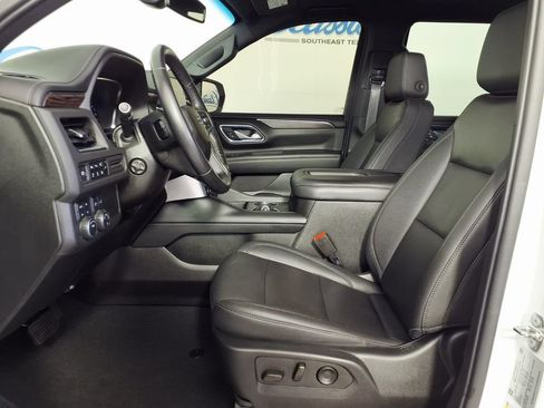 Used 2022 Chevrolet Tahoe Z71 w/ Luxury Package AWD/4WD image 7