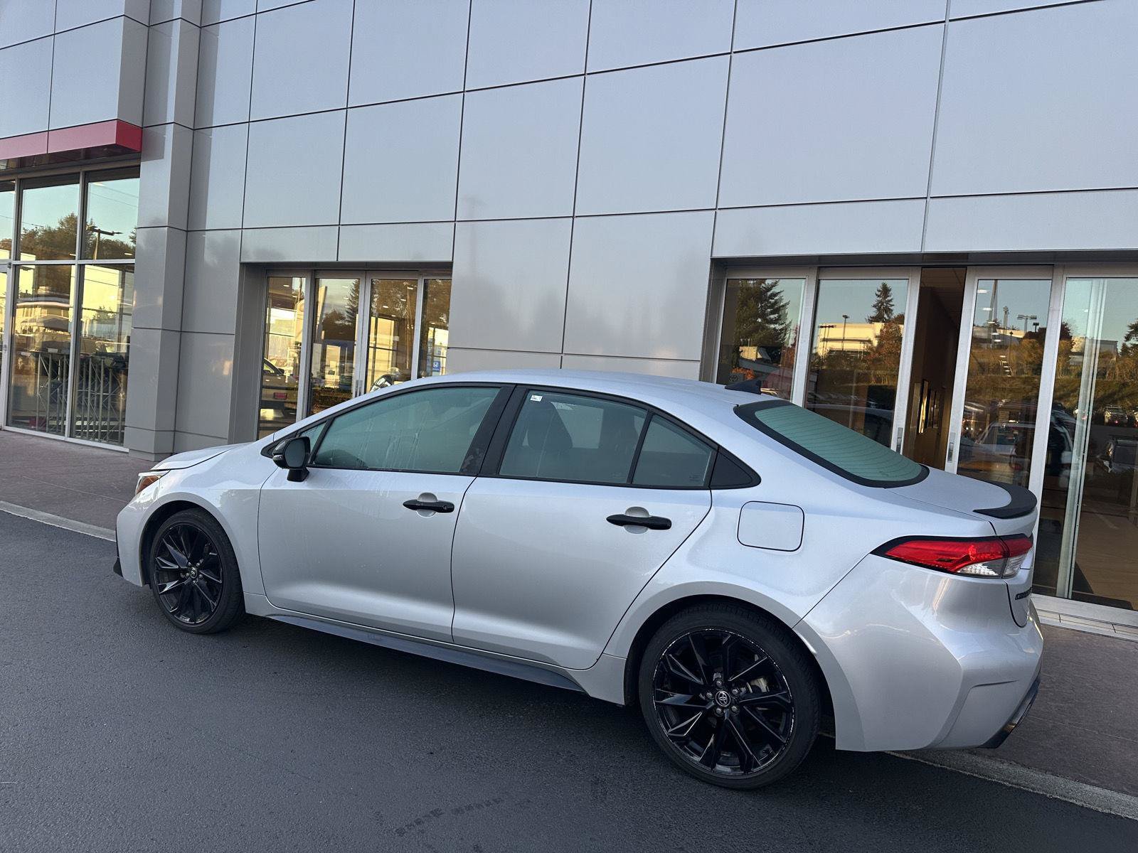 Used 2021 Toyota Corolla SE FWD image 3