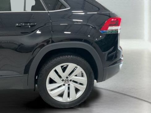 Used 2022 Volkswagen Atlas Cross Sport SE AWD/4WD image 35