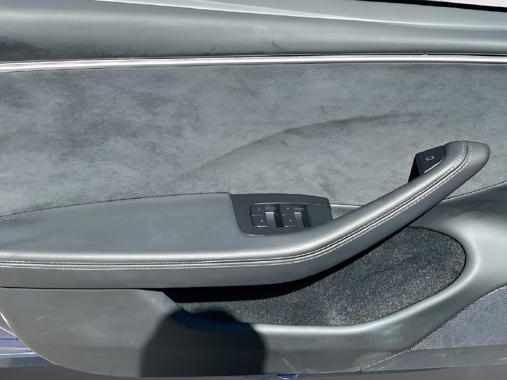 Used 2025 Tesla Model 3 Long Range AWD/4WD image 17