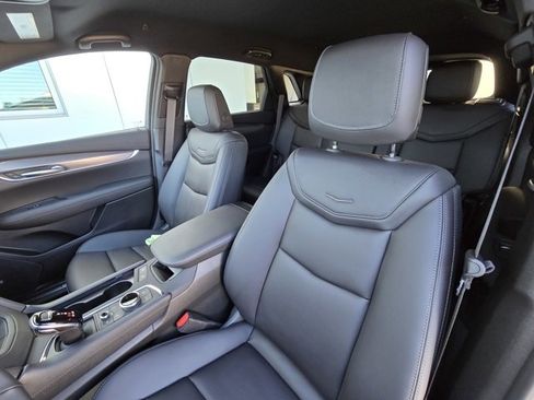 New 2025 Cadillac XT5 Luxury image 13