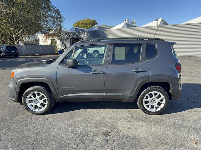 Used 2023 Jeep Renegade Latitude w/ Premium Group AWD/4WD image 3