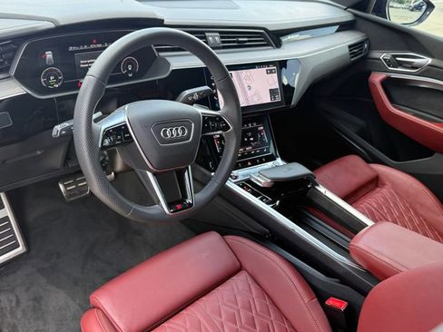 Used 2024 Audi SQ8 e-tron Prestige AWD/4WD image 11