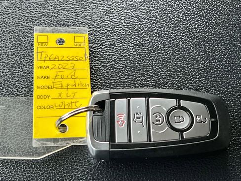 Used 2023 Ford Expedition Max XLT image 34